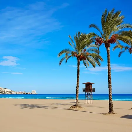 Con Jardin, Piscina Privada Y Parking Holiday home